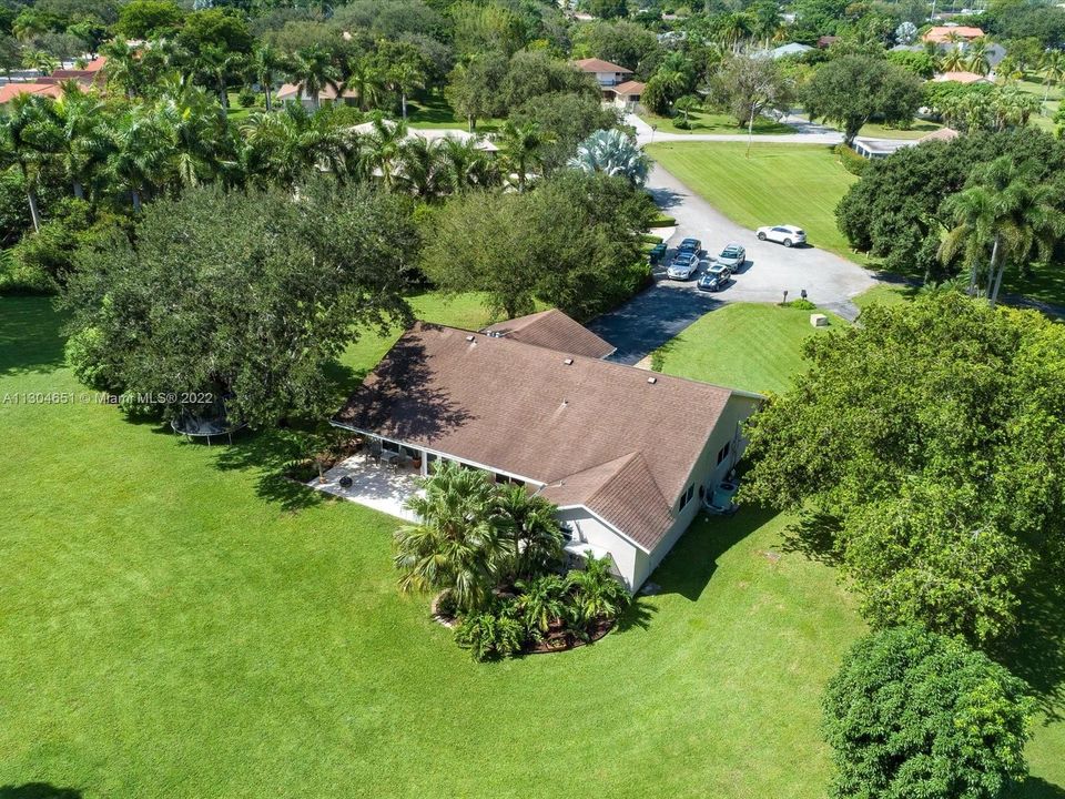 Recently Sold: $950,000 (3 beds, 3 baths, 1780 Square Feet)