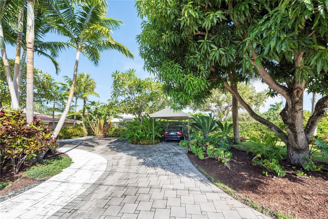 Recently Sold: $999,000 (3 beds, 3 baths, 2038 Square Feet)