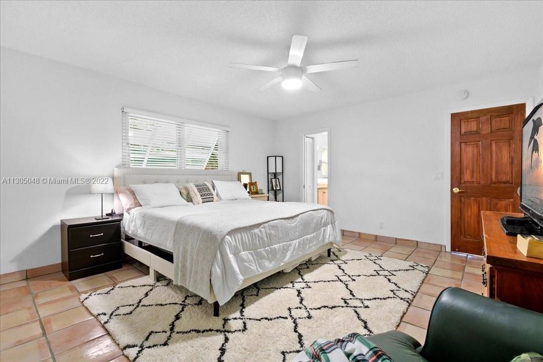 King size bed and Private bathroom,Plenty of built in closets.