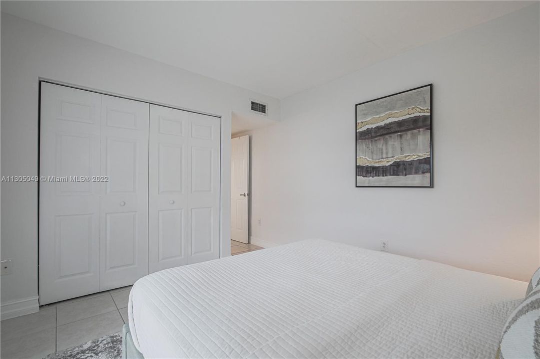 Recently Sold: $550,000 (2 beds, 2 baths, 964 Square Feet)