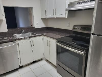 Recently Rented: $1,750 (2 beds, 1 baths, 715 Square Feet)