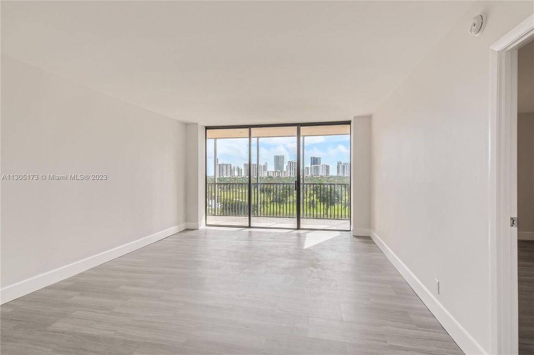 Recently Sold: $289,900 (1 beds, 1 baths, 913 Square Feet)