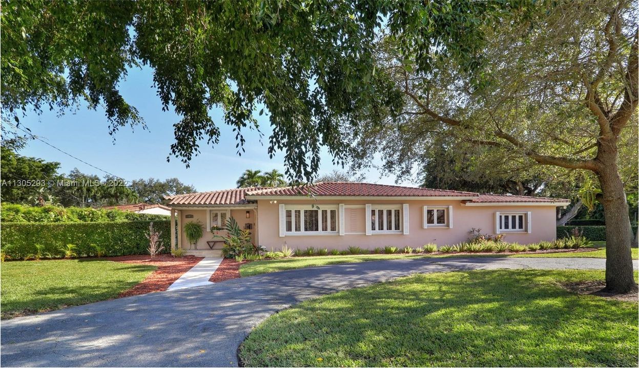 Recently Sold: $1,395,000 (3 beds, 2 baths, 1637 Square Feet)