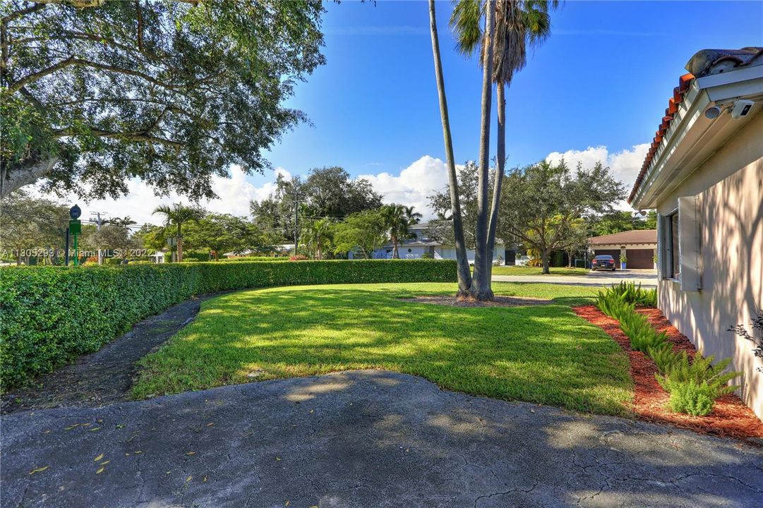 Recently Sold: $1,395,000 (3 beds, 2 baths, 1637 Square Feet)