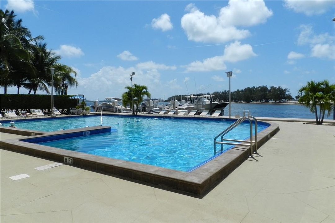 Large pool overlooking the bay!!!