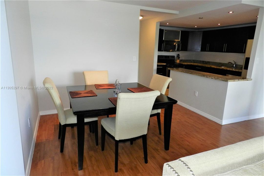Recently Sold: $386,000 (1 beds, 1 baths, 804 Square Feet)