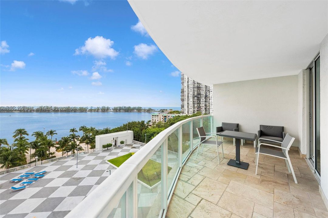 Recently Sold: $899,000 (2 beds, 2 baths, 1367 Square Feet)