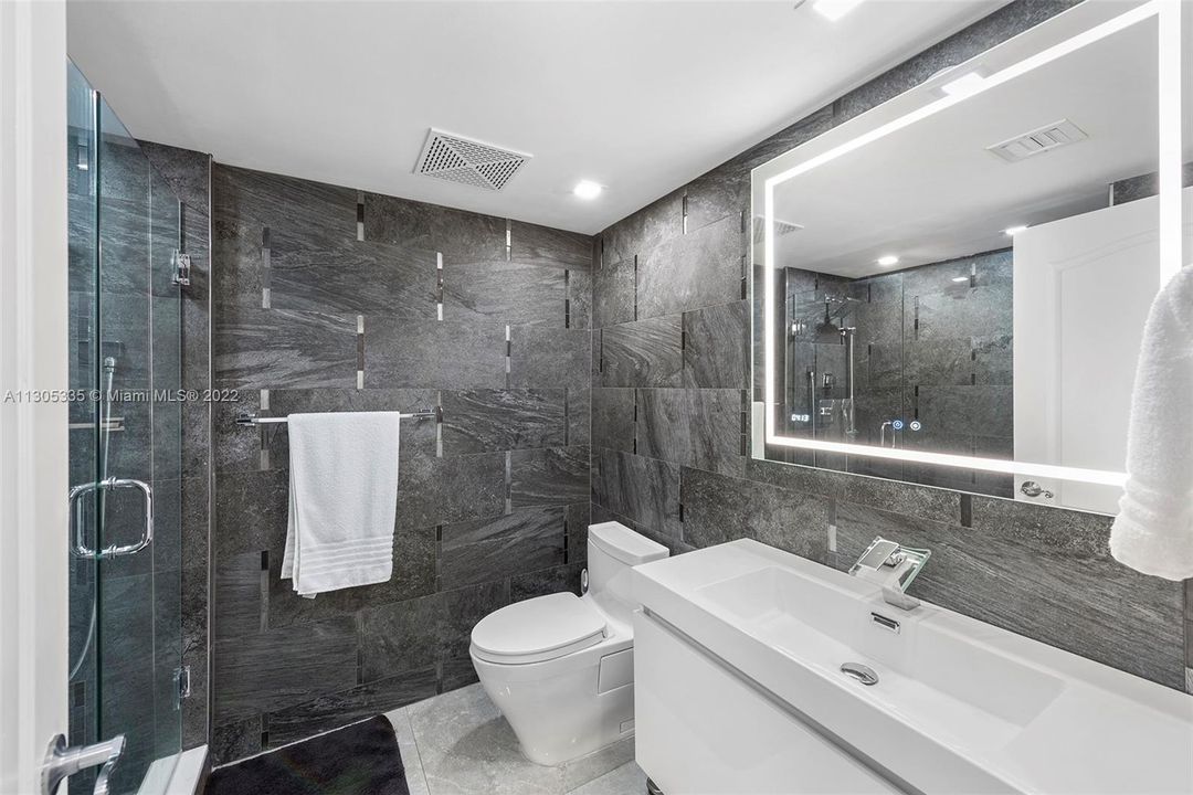 最近售出: $899,000 (2 贝兹, 2 浴室, 1367 平方英尺)