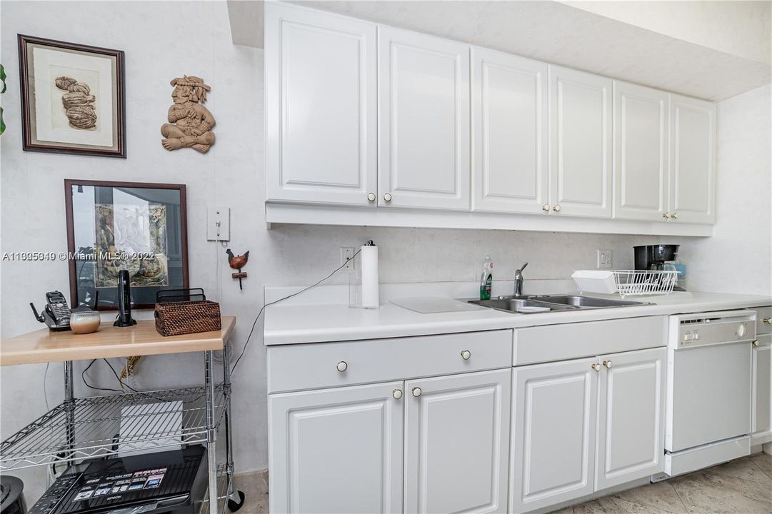 Recently Sold: $675,000 (2 beds, 2 baths, 1870 Square Feet)