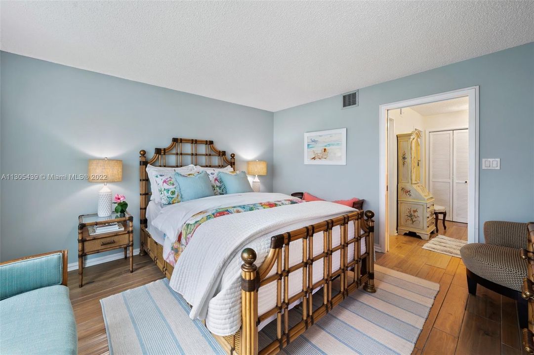 Recently Sold: $550,000 (1 beds, 1 baths, 1001 Square Feet)