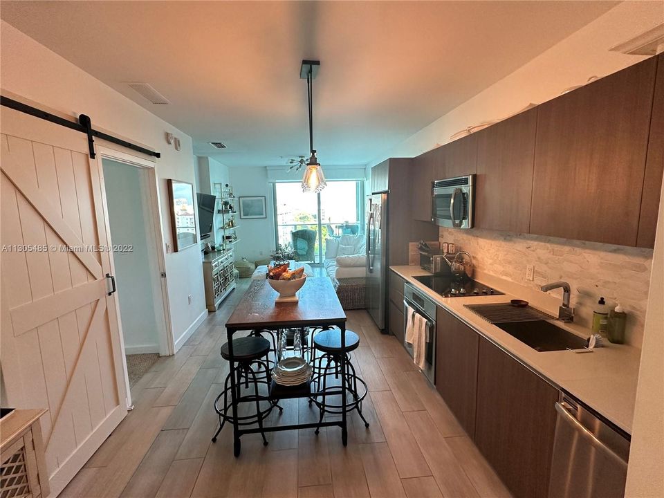 Recently Sold: $430,000 (1 beds, 1 baths, 629 Square Feet)