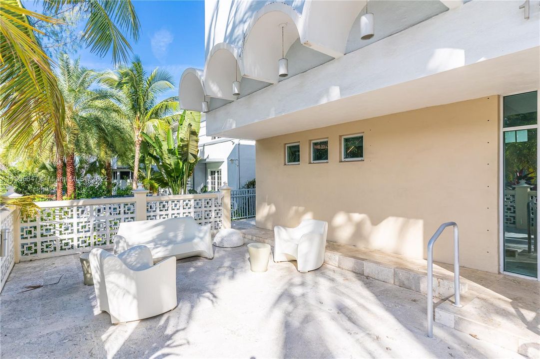 Recently Sold: $630,000 (2 beds, 2 baths, 1200 Square Feet)