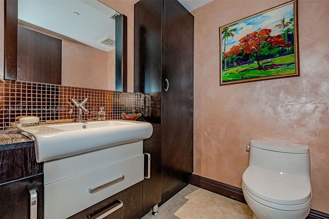 最近售出: $2,699,000 (3 贝兹, 3 浴室, 2755 平方英尺)