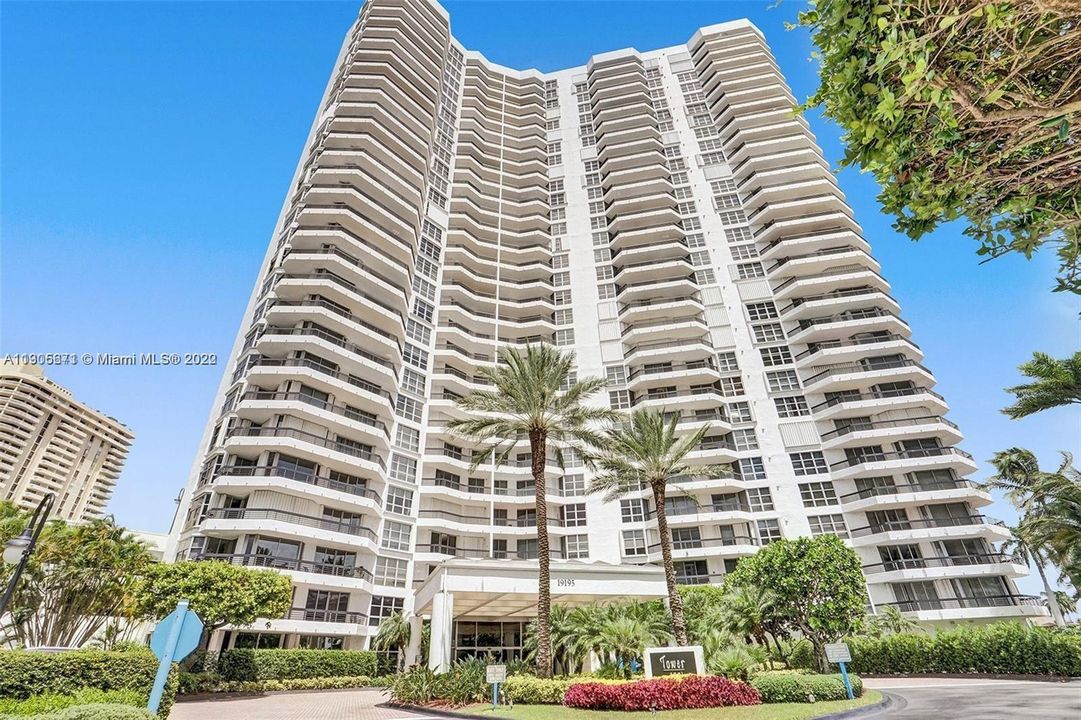 Recently Sold: $649,000 (2 beds, 2 baths, 1365 Square Feet)