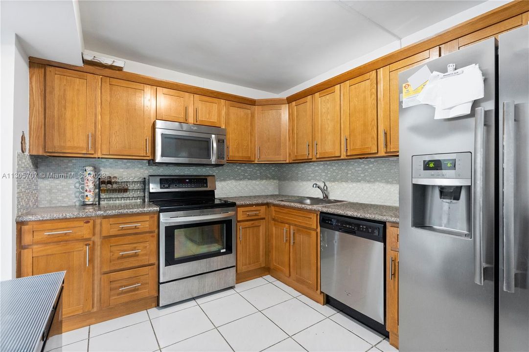Recently Sold: $270,000 (2 beds, 2 baths, 1073 Square Feet)