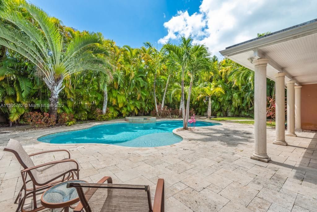 Recently Sold: $3,100,000 (4 beds, 3 baths, 3078 Square Feet)