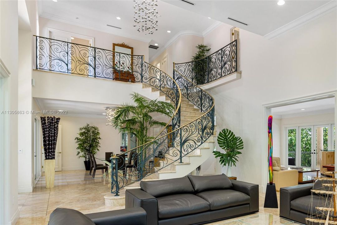 Recently Sold: $8,500,000 (5 beds, 5 baths, 6012 Square Feet)