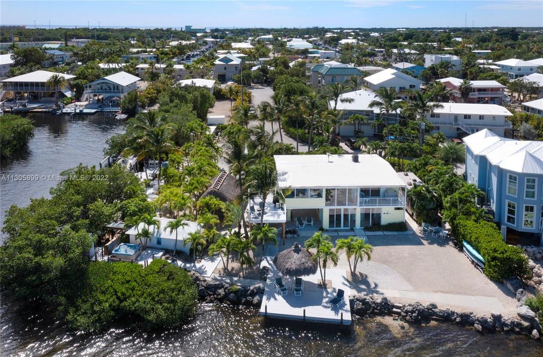 Recently Sold: $4,500,000 (3 beds, 3 baths, 1484 Square Feet)