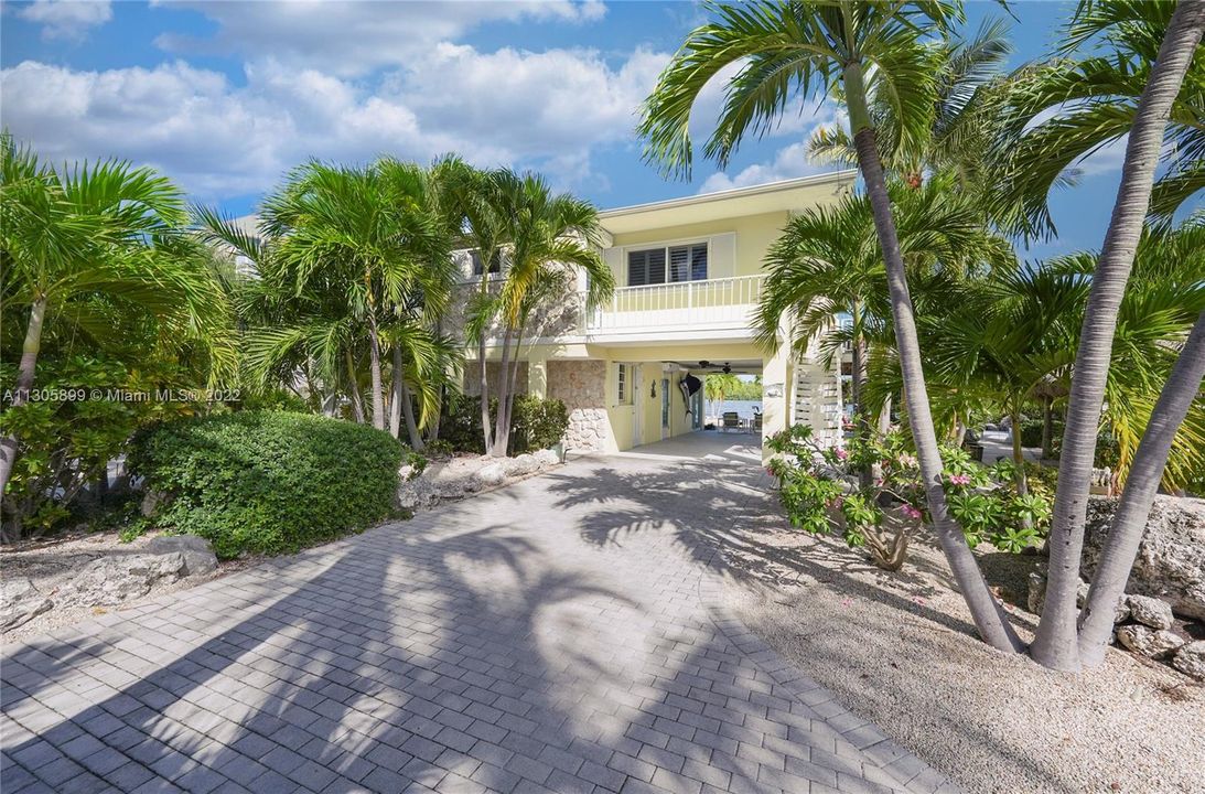 Recently Sold: $4,500,000 (3 beds, 3 baths, 1484 Square Feet)