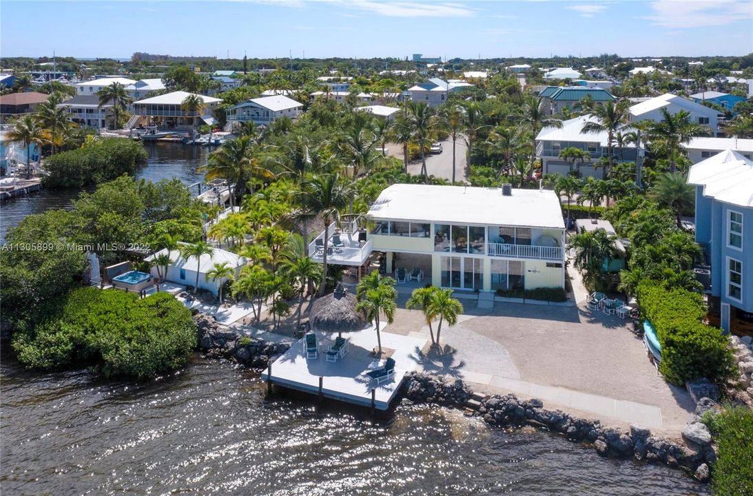 Recently Sold: $4,500,000 (3 beds, 3 baths, 1484 Square Feet)