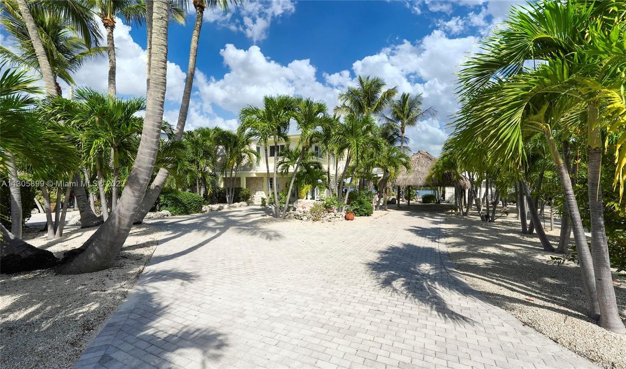 Recently Sold: $4,500,000 (3 beds, 3 baths, 1484 Square Feet)