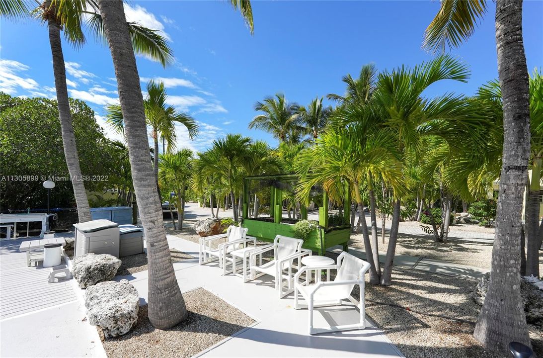 Recently Sold: $4,500,000 (3 beds, 3 baths, 1484 Square Feet)