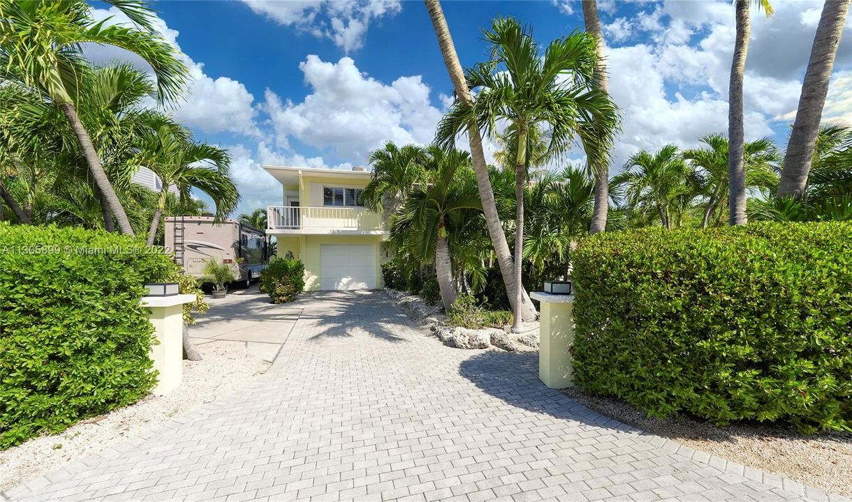 Recently Sold: $4,500,000 (3 beds, 3 baths, 1484 Square Feet)