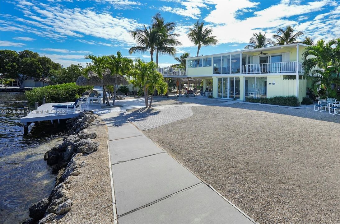 Recently Sold: $4,500,000 (3 beds, 3 baths, 1484 Square Feet)