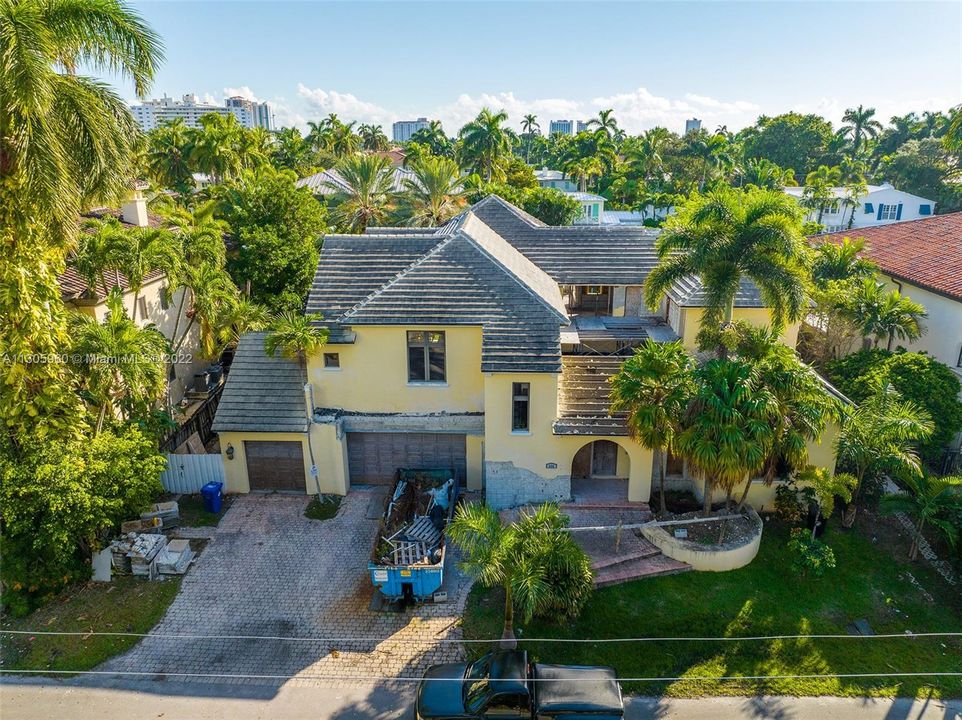 Recently Sold: $3,275,000 (6 beds, 7 baths, 5484 Square Feet)