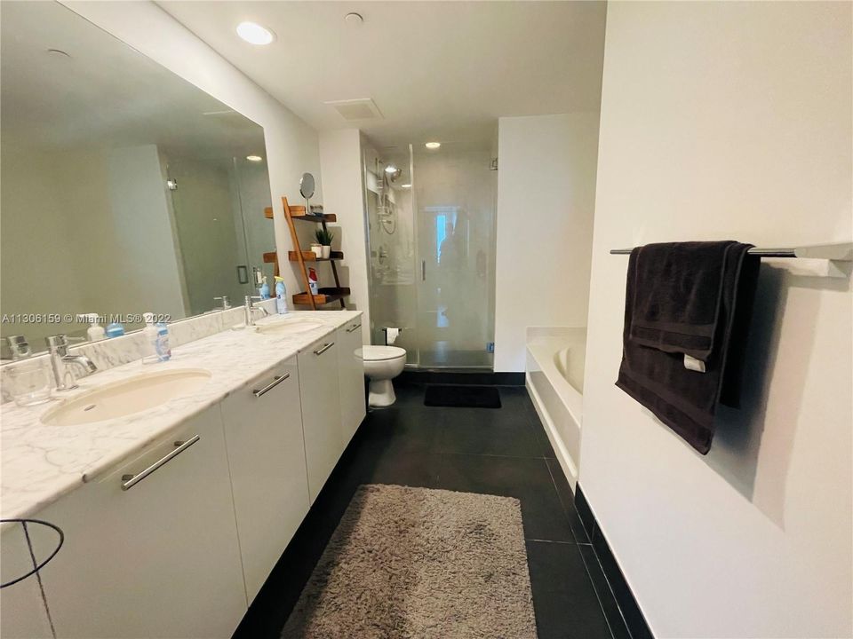 For Rent: $4,500 (1 beds, 2 baths, 1101 Square Feet)