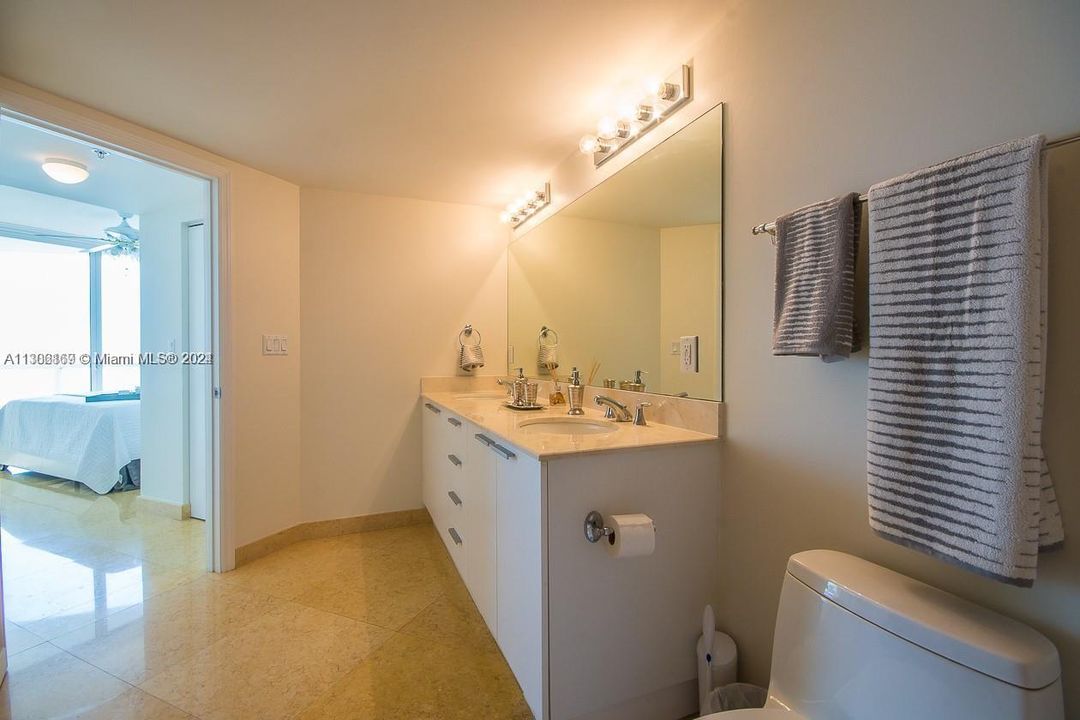 Recientemente alquilado: $3,300 (1 camas, 1 baños, 1000 Pies cuadrados)
