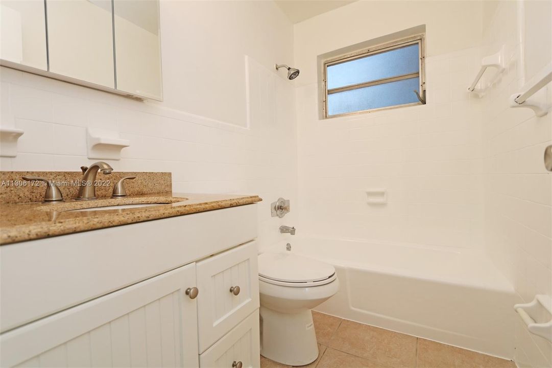 Недавно арендовано: $3,400 (2 спален, 1 ванн, 965 Квадратных фут)