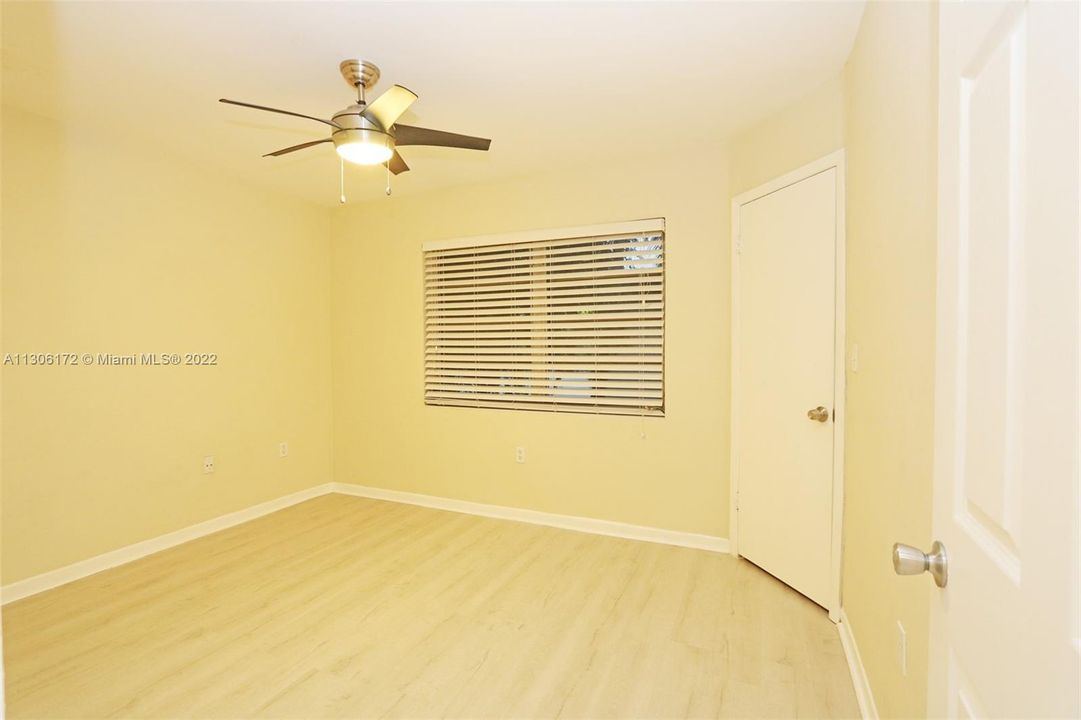 Recently Rented: $3,400 (2 beds, 1 baths, 965 Square Feet)