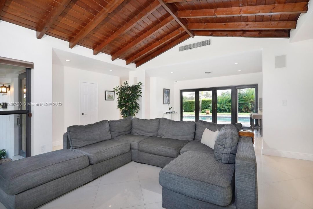 Recientemente alquilado: $6,000 (3 camas, 2 baños, 1570 Pies cuadrados)