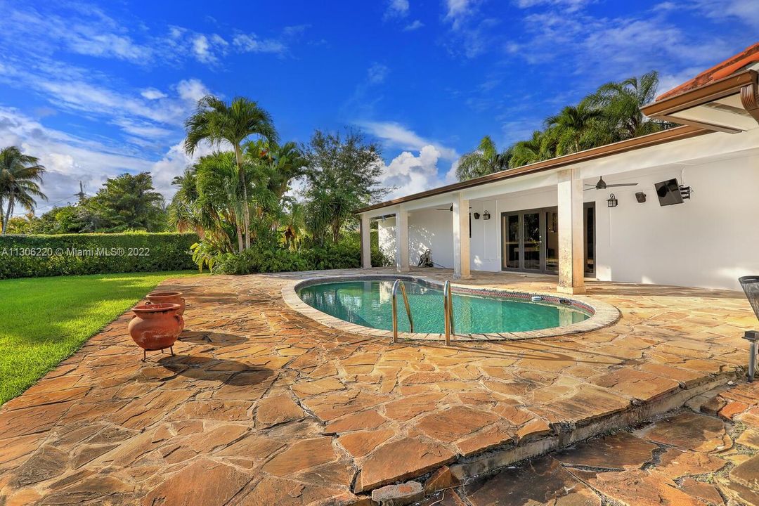 Recientemente alquilado: $6,000 (3 camas, 2 baños, 1570 Pies cuadrados)