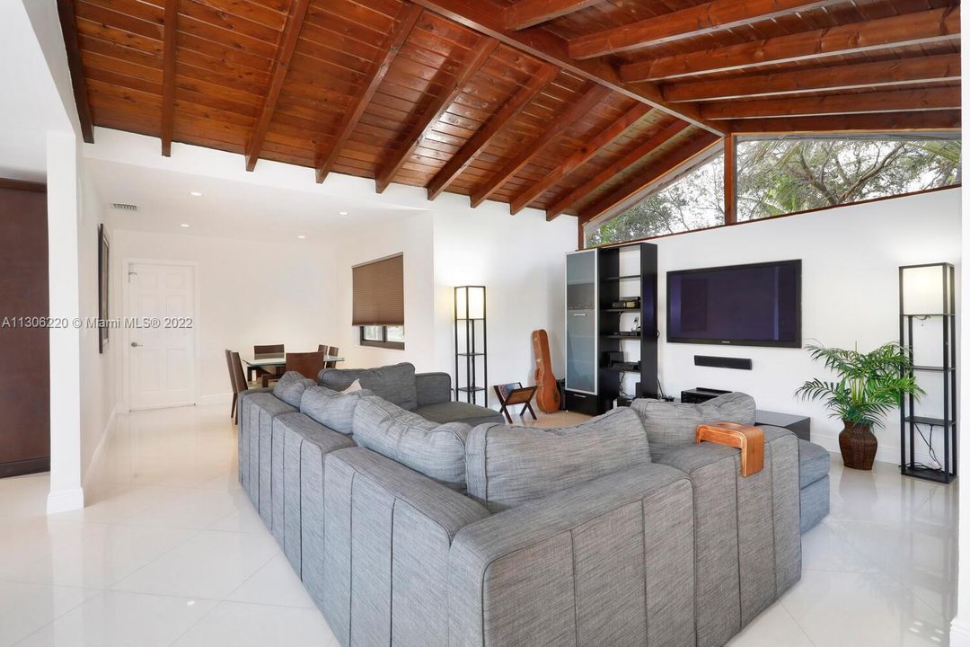 Recientemente alquilado: $6,000 (3 camas, 2 baños, 1570 Pies cuadrados)