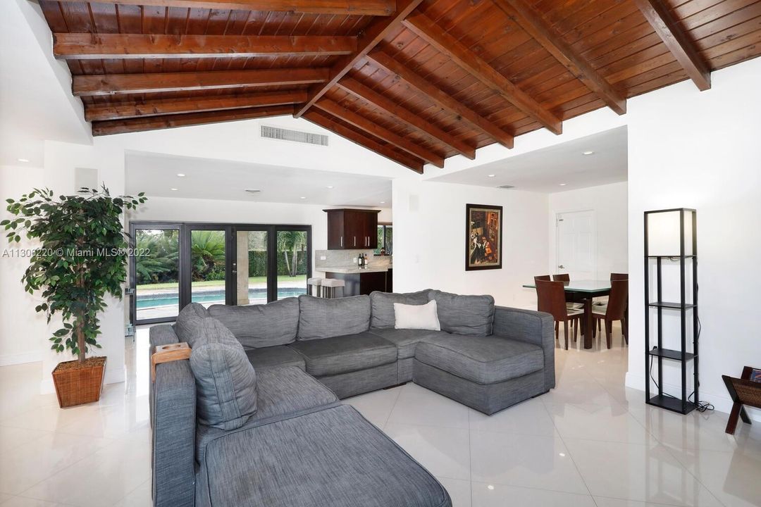 Recientemente alquilado: $6,000 (3 camas, 2 baños, 1570 Pies cuadrados)