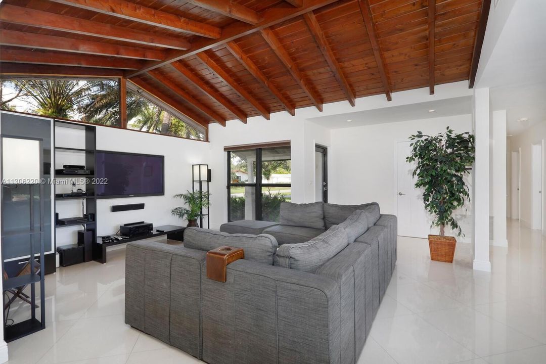 Recientemente alquilado: $6,000 (3 camas, 2 baños, 1570 Pies cuadrados)