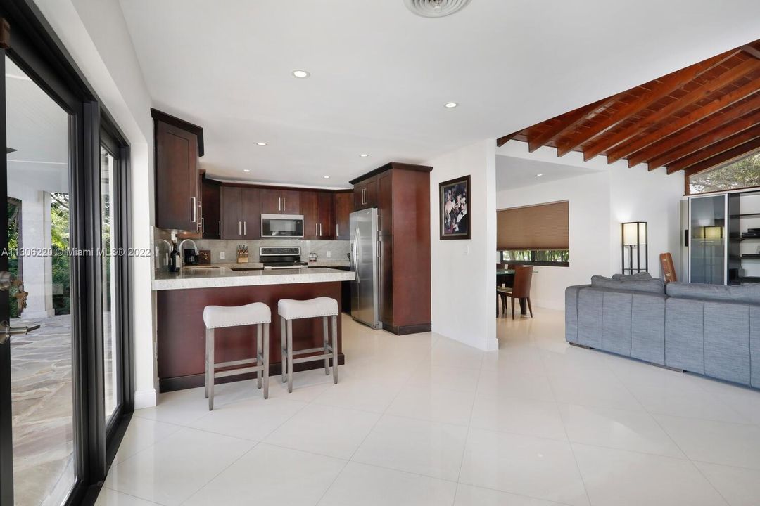 Recientemente alquilado: $6,000 (3 camas, 2 baños, 1570 Pies cuadrados)