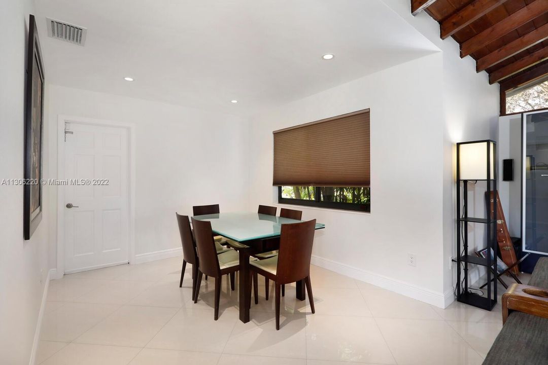 Recientemente alquilado: $6,000 (3 camas, 2 baños, 1570 Pies cuadrados)