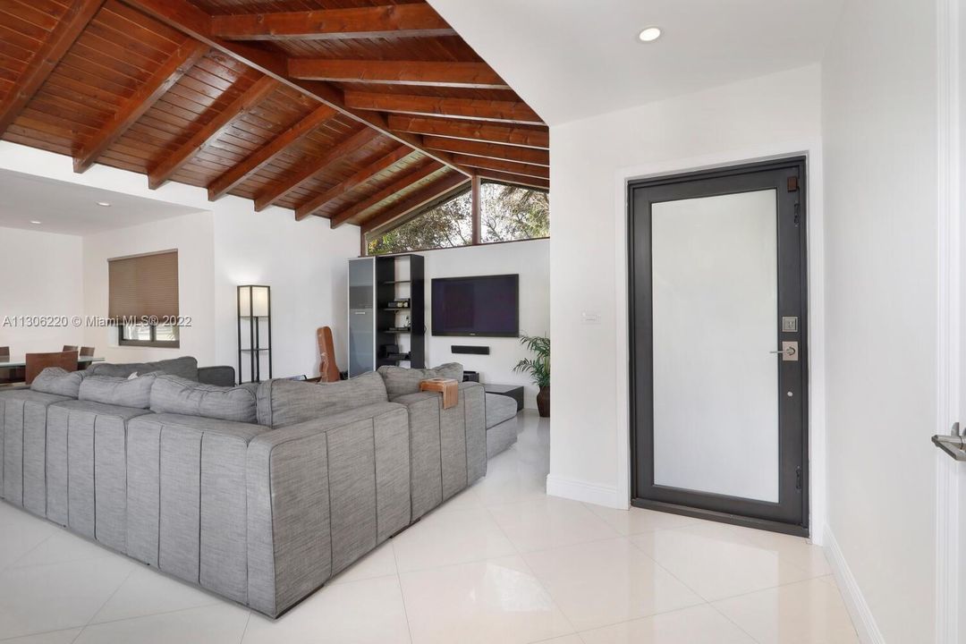 Recientemente alquilado: $6,000 (3 camas, 2 baños, 1570 Pies cuadrados)