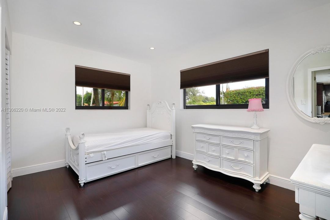 Recientemente alquilado: $6,000 (3 camas, 2 baños, 1570 Pies cuadrados)