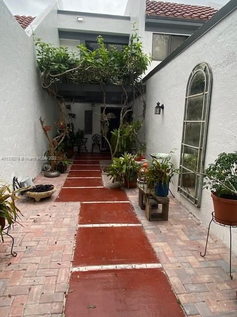 Recently Sold: $515,000 (3 beds, 2 baths, 2050 Square Feet)