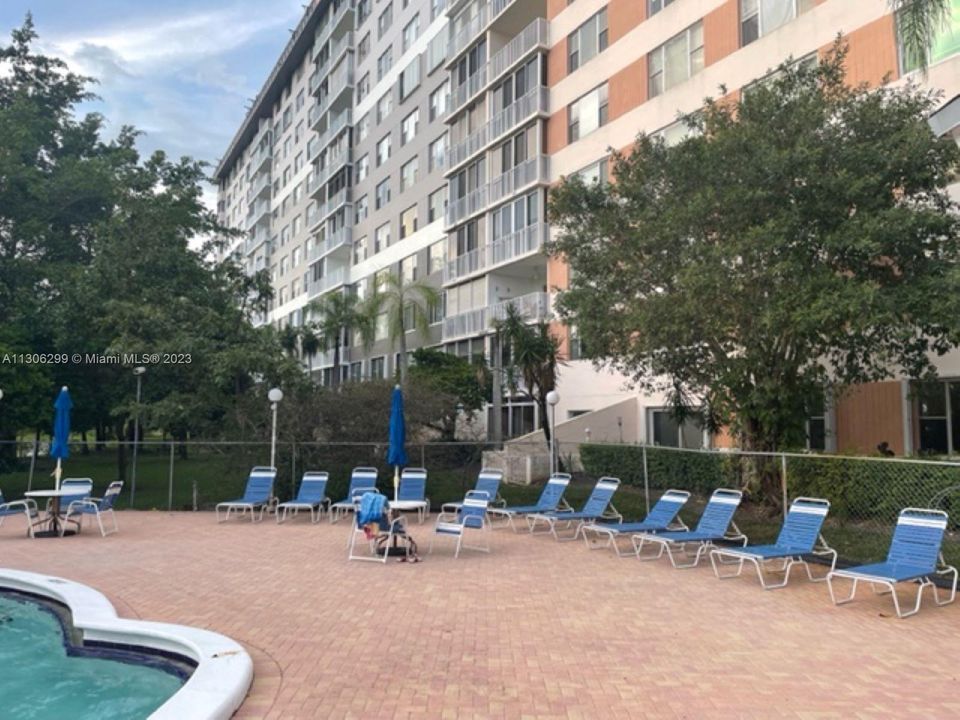 Recently Sold: $189,000 (1 beds, 1 baths, 876 Square Feet)