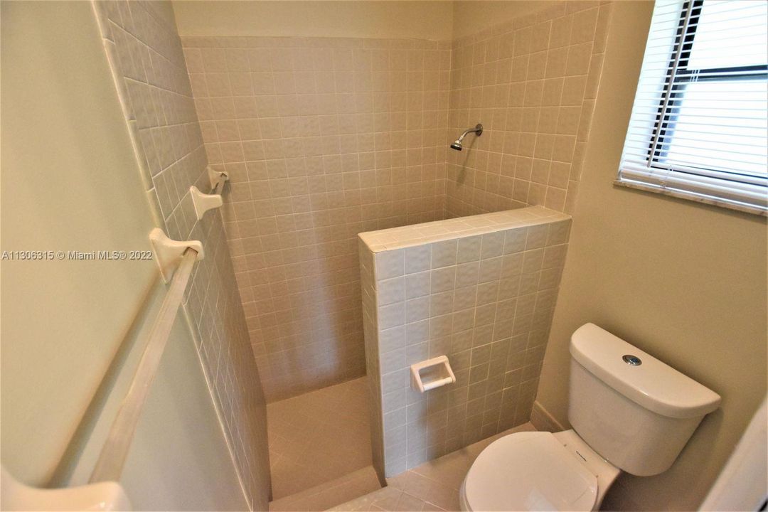 最近租的: $3,150 (3 贝兹, 2 浴室, 1679 平方英尺)
