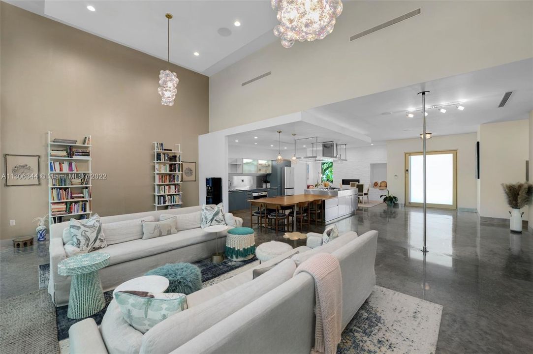 Recently Sold: $2,750,000 (4 beds, 4 baths, 3001 Square Feet)