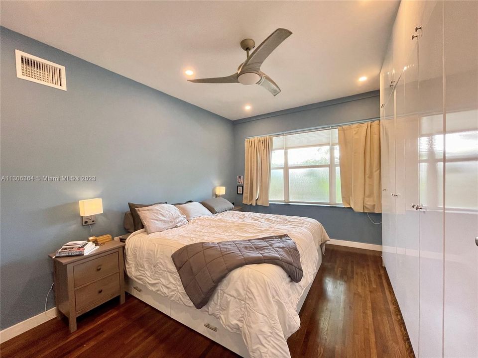 For Sale: $435,000 (2 beds, 2 baths, 750 Square Feet)