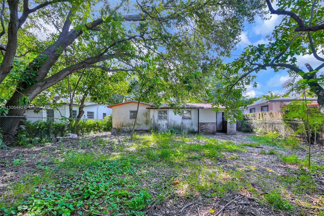 For Sale: $675,000 (4 beds, 2 baths, 1521 Square Feet)