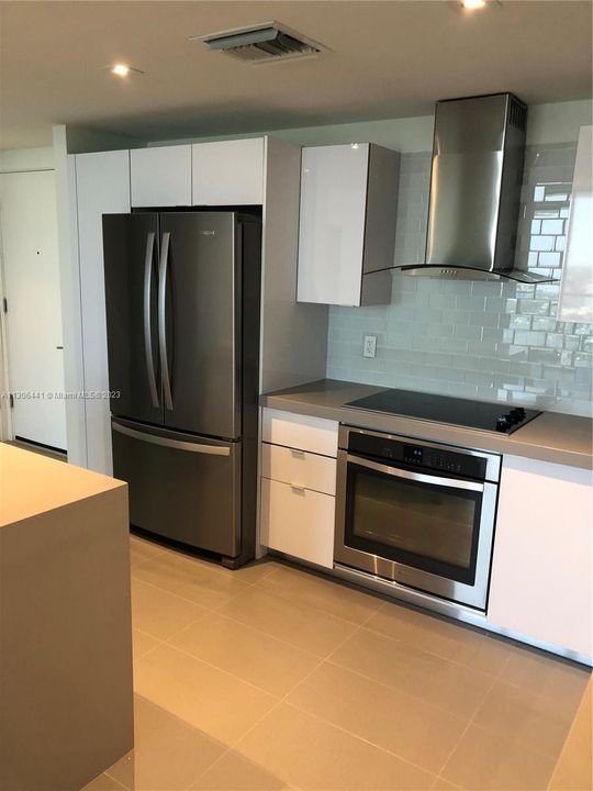 Recently Sold: $430,000 (1 beds, 1 baths, 754 Square Feet)