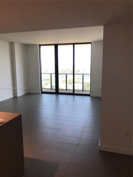Recently Sold: $430,000 (1 beds, 1 baths, 754 Square Feet)
